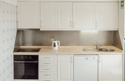 Espinho Apartment | ESPINHO MODERN 3 BEDROOM APARTMENT by VACATIONY