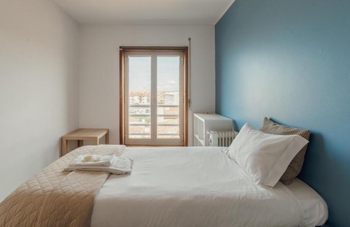 Espinho Apartment | Espinho Modern 3 Bedroom Apartment by Vacationy