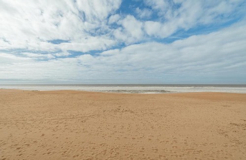 Espinho Apartment | Espinho Modern 3 Bedroom Apartment by Vacationy