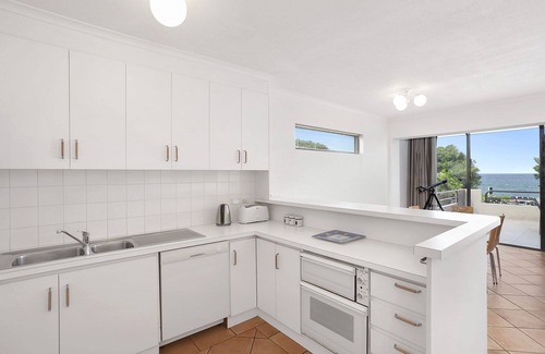 Torquay Apartment | Esplanade Elegance: 2 BR, 1 BA Apartment in Torquay, Sleeps 5