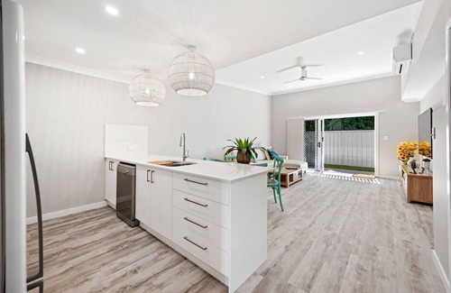 Urangan Apartment | Esplanade Escape A Fresh Coastal Family Hideaway