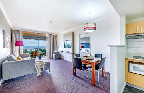 Darwin City Centre Apartment | Esplanade Poolside Living with Lush Balcony Vistas