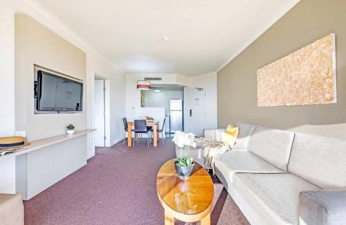 Darwin City Centre Apartment | Esplanade Poolside Living with Lush Balcony Vistas