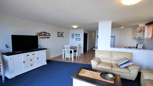 Caloundra Apartment | Esplanade View Unit 3 Wollombi