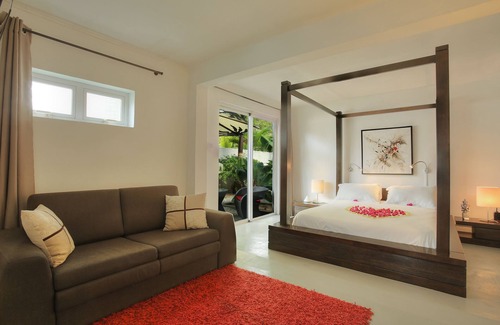 Pointe aux Canonniers Bed & Breakfast | Esprit Libre Restaurant and Guest House