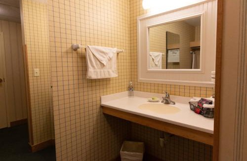Middlebury Hotel | Essenhaus Inn & Conf. Center