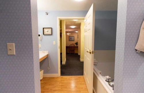 Middlebury Hotel | Essenhaus Inn & Conf. Center