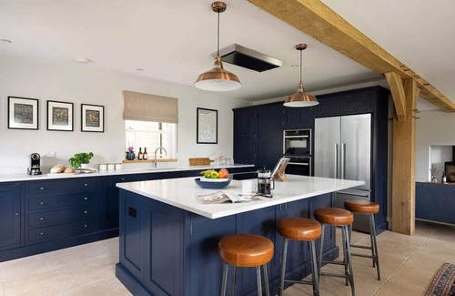 Ampney Crucis House | Essitone: Cinema Room, Games Room, Gym & More!
