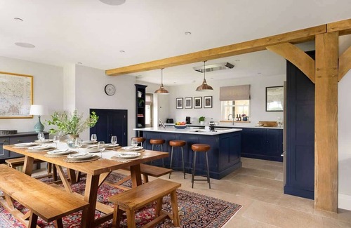 Ampney Crucis House | Essitone: Cinema Room, Games Room, Gym & More!