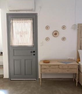 Andros Town Apartment | Est 1852 - Cozy