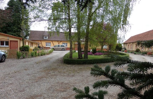 Avesnes-en-Val Apartment | Estate close to the sea, mini farm and games