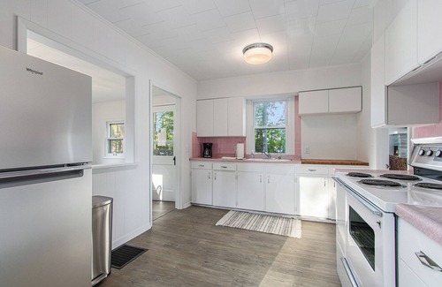 Paw Paw Lake House | Esther House - Beautiful, Newly Renovated Lakehouse on Paw Paw Lake