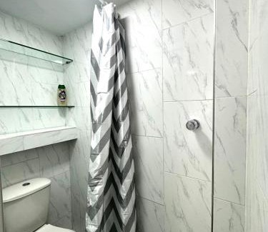 Cali Apartment | Estudio con buena ubicación y aire acondicionado