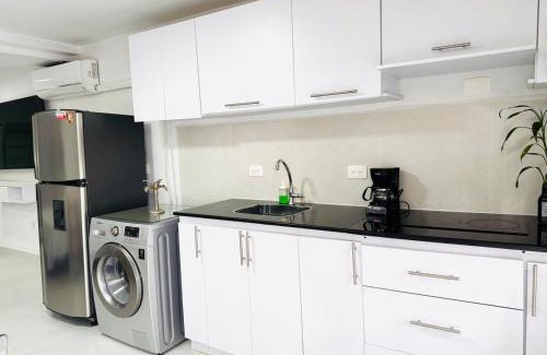 Cali Apartment | Estudio con buena ubicación y aire acondicionado
