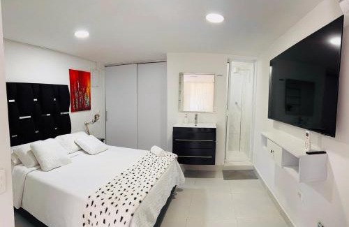 Cali Apartment | Estudio con buena ubicación y aire acondicionado