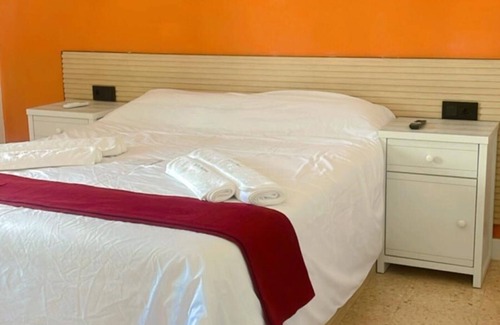 Arganda del Rey Hotel | Estudio con Cama Matrimonio en Arganda del Rey, Madrid Cocina y Balcón