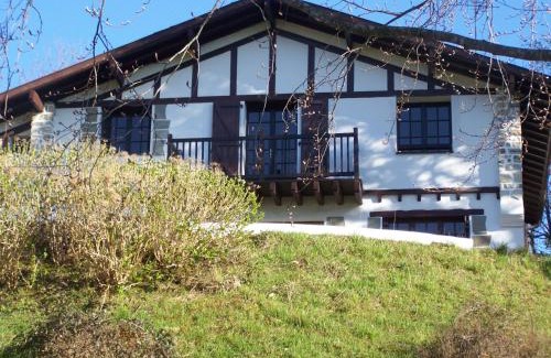 Itxassou House | Etxe goxoan chambres d'hôtes avec cuisine été équipée commune et jaccuzi