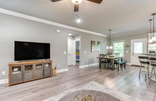 Holiday Island House | Eureka Springs Family Home - half Mi to Marina!