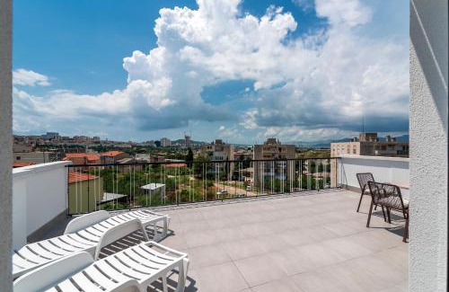 Vranjic Apartment | Eva Split sunset city view teracce