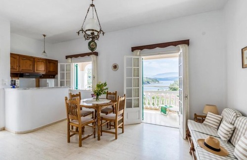 Agios Stefanos Apartment | Evanna