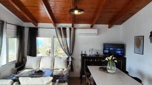 Pefki Villa | Evdoxia's Mochlos House
