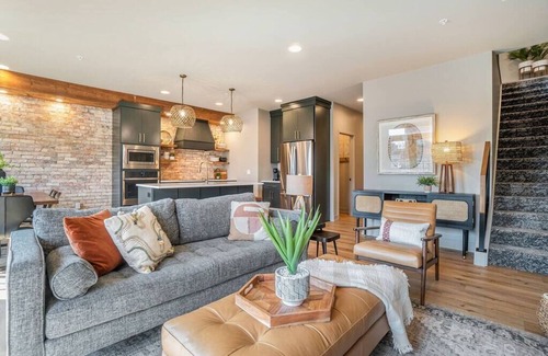 Holland Condo | Evelyn 201 Fabulous Condo on 8th with Terrace