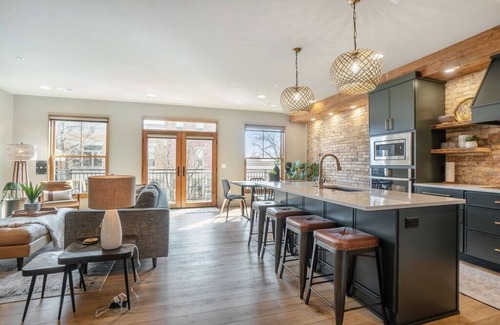 Holland Condo | Evelyn 201 Fabulous Condo on 8th with Terrace