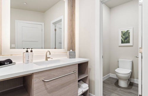 Woods Of Century Park Hotel | EVEN Hotel Austin Uptown Near The Domain by IHG