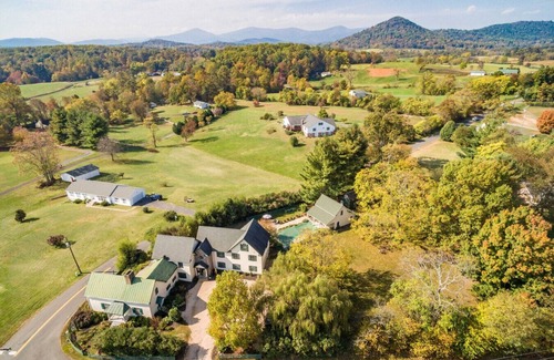 Fauquier County Villa | Events and Concierge! 6BR Heated Pool Near Wineries