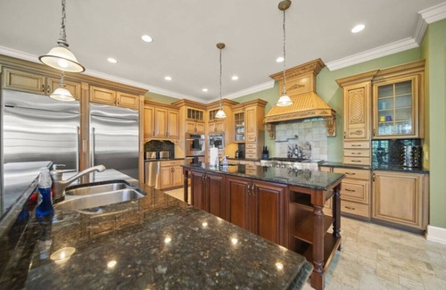 Morris House | Events Welcome! 12,000 SF Mansion w/2 Pools & Lakeview
