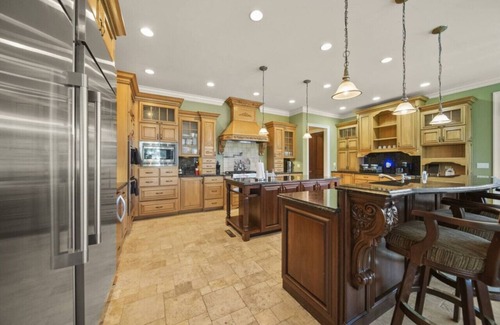 Morris House | Events Welcome! 12,000 SF Mansion w/2 Pools & Lakeview