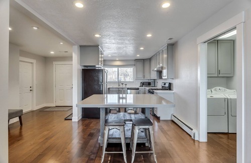 Lakeview House | Events Welcome!Big Place/Low Price!/Sleeps 26 Guests!/4,200 SqFt/6 Bathrooms