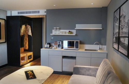Gubeng Hotel | Everbright