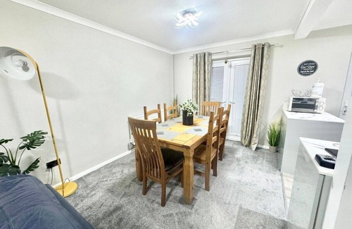 Willesborough House | Everest - Pleasant Home to Stay!