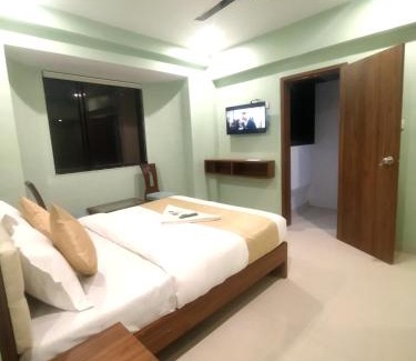 Santacruz Hotel | Everest Stays Rooms and Dormitory