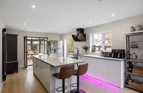 Ripon House | Evergreen Eco House - Large home with Parking, WIFI in a central location.