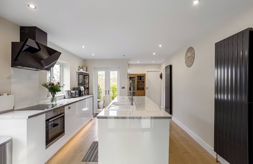 Ripon House | Evergreen Eco House - Large home with Parking, WIFI in a central location.
