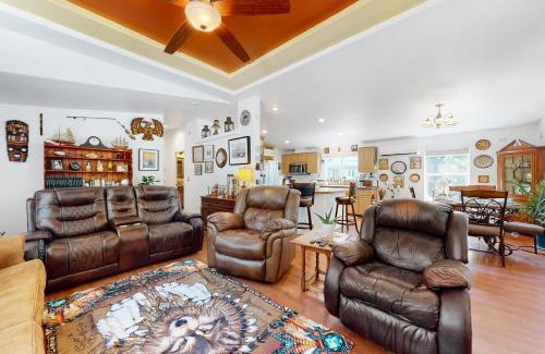 Longbranch House | Evergreen Hideout