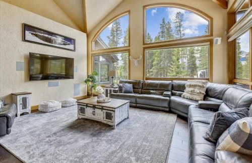 The Highlands House | Evergreen Lodge Home