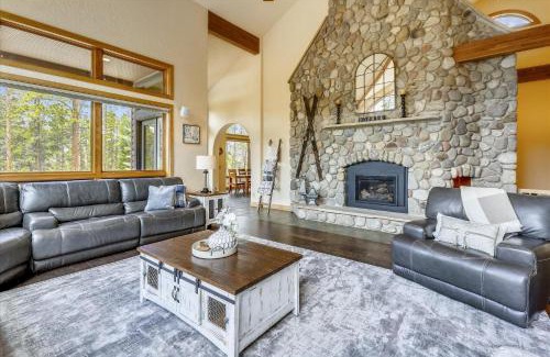 The Highlands House | Evergreen Lodge Home