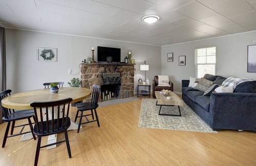 Evergreen West Central Cabin | Evergreen Mountain Retreat Minutes From the Lake