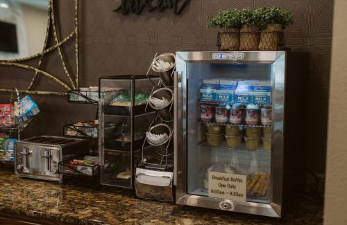 Bismarck Hotel | EverSpring Suites