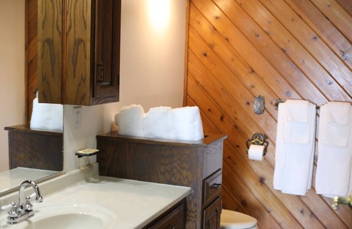 Tomahawk Cabin | Every Room with a Beautiful View of The Wisconsin River *