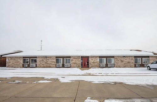 Chesaning House | Everything To Make You Feel Just Like At Home! 3 Sleek Units, Free Parking