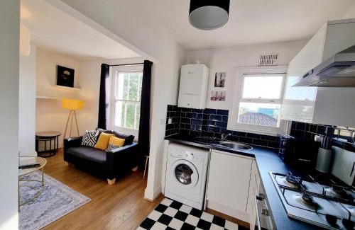 Mile End Apartment | Evo View - 1 Bed Apartment - stunning views 3 mins walk Mile End Station