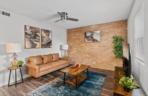Hyde Park Apartment | Evonify Stays - Hyde Park Apartments - UTEXAS