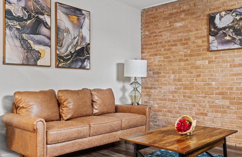 Hyde Park Apartment | Evonify Stays - Hyde Park Apartments - UTEXAS