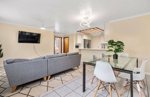 Ewa House | Ewa Beach 2BR - Garage, Fast WiFi, A/C + Sleeps 4