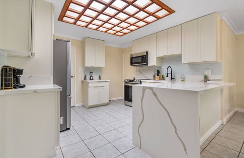 Ewa House | Ewa Beach 2BR - Garage, Fast WiFi, A/C + Sleeps 4