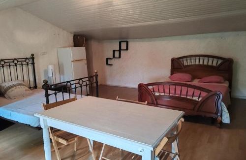 Anglade House | ex domaine chandelier chambre 4